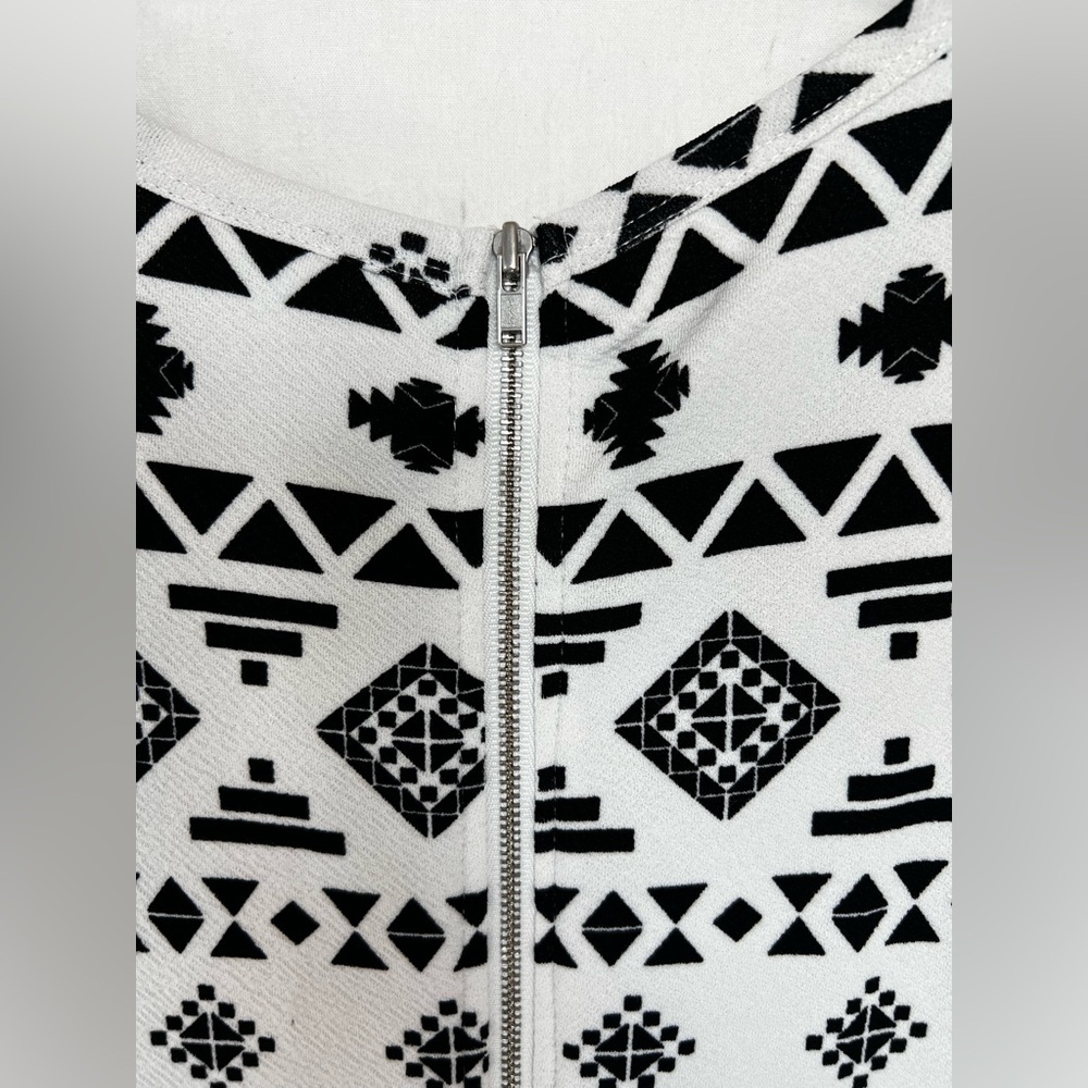 🖤 EUC LULAROE Amelia Tribal Print Pleated Dress | Women’s Small - Picture 8 of 12
